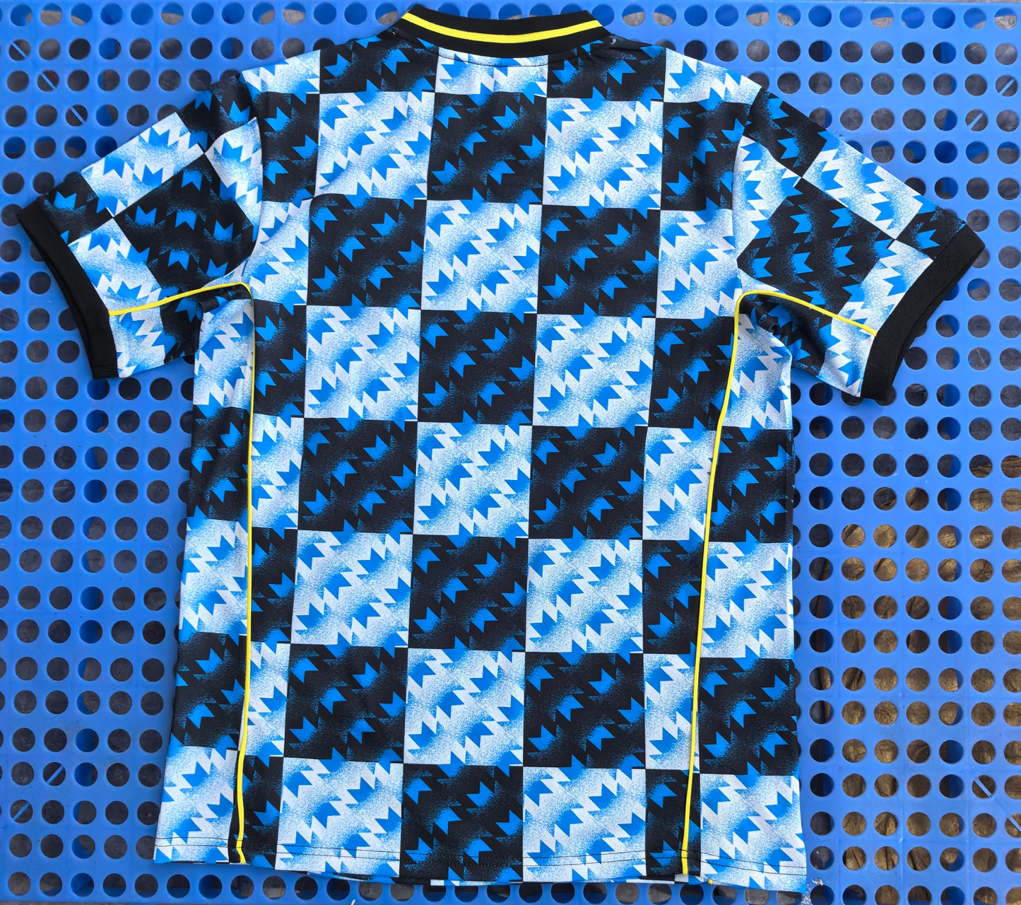 Manchester United Retro Trefoil 2025/26 Jersey