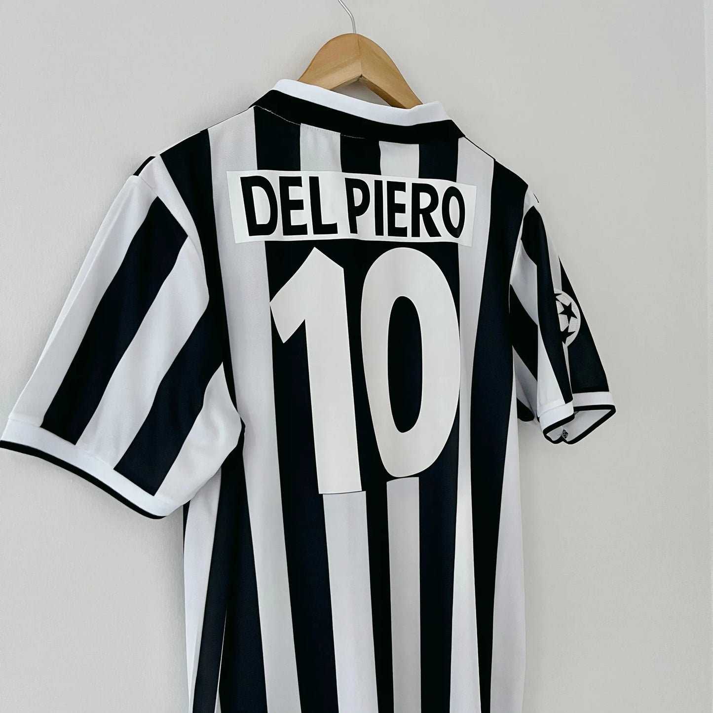 Retro Juventus Shirt 1996-97 Home Jersey