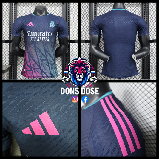 Camiseta de fútbol edición especial rosa/azul del Real Madrid