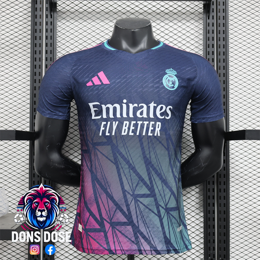 Camiseta de fútbol edición especial rosa/azul del Real Madrid