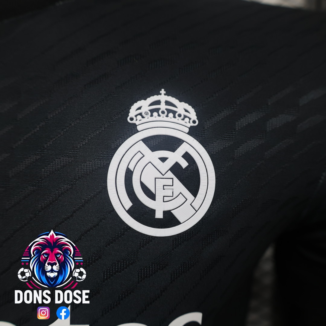 Camiseta de fútbol edición especial Black Rose del Real Madrid