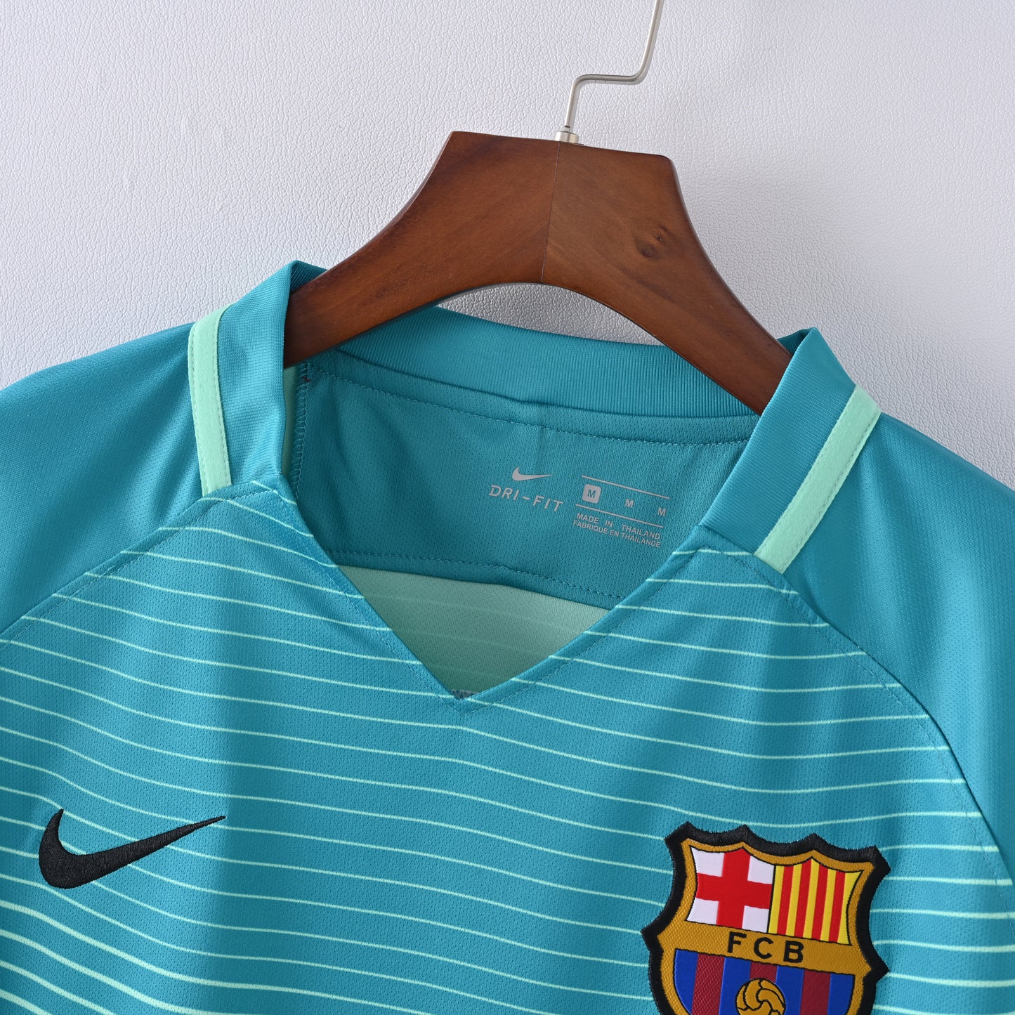 Retro Barcelona 16-17 Away Jersey