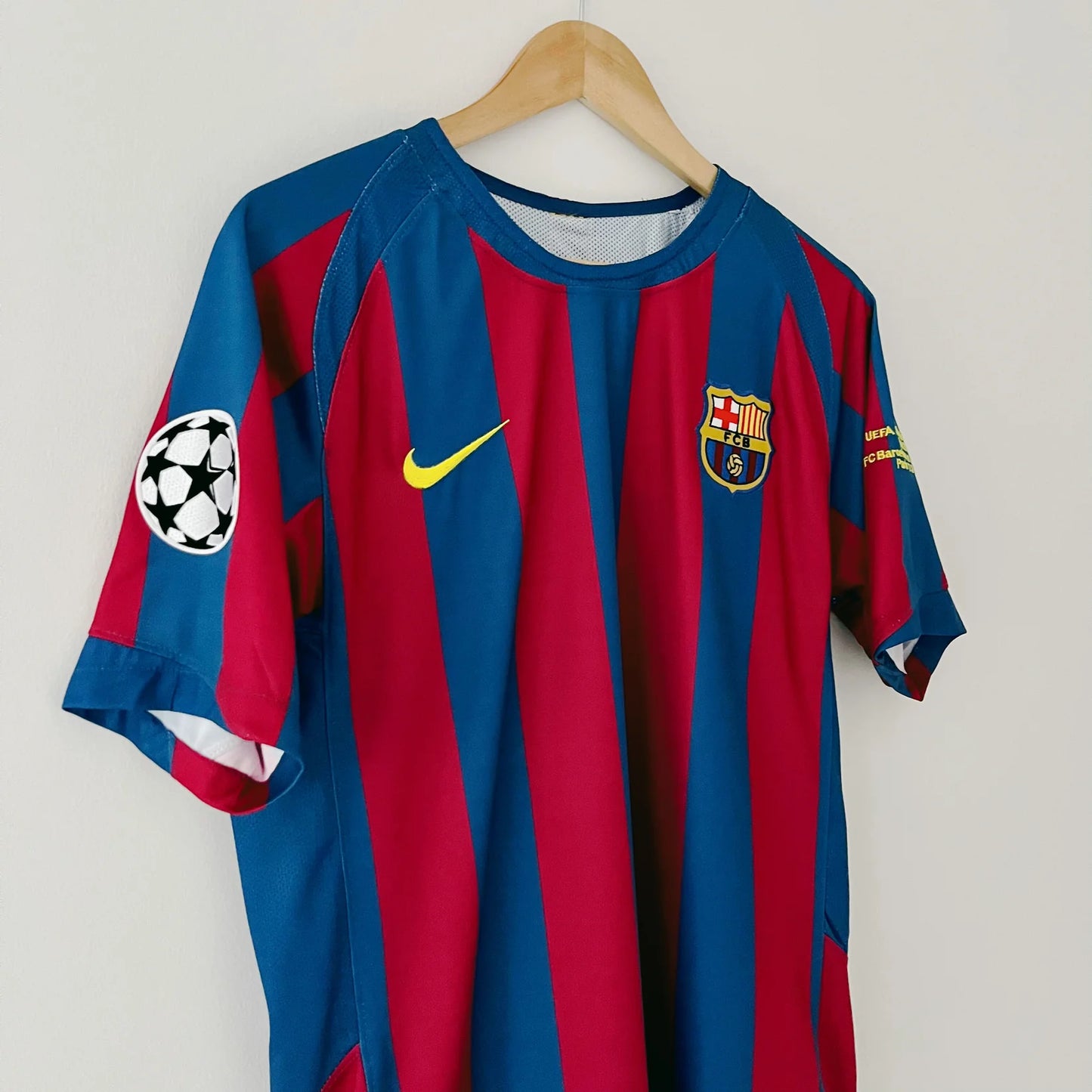 Retro FC Barcelona 05/06 Ronaldinho #10 Home Soccer Jersey