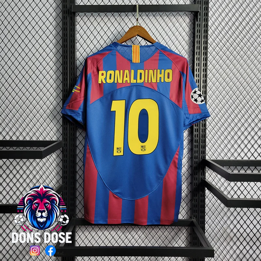 Retro FC Barcelona 05/06 Ronaldinho #10 Home Soccer Jersey