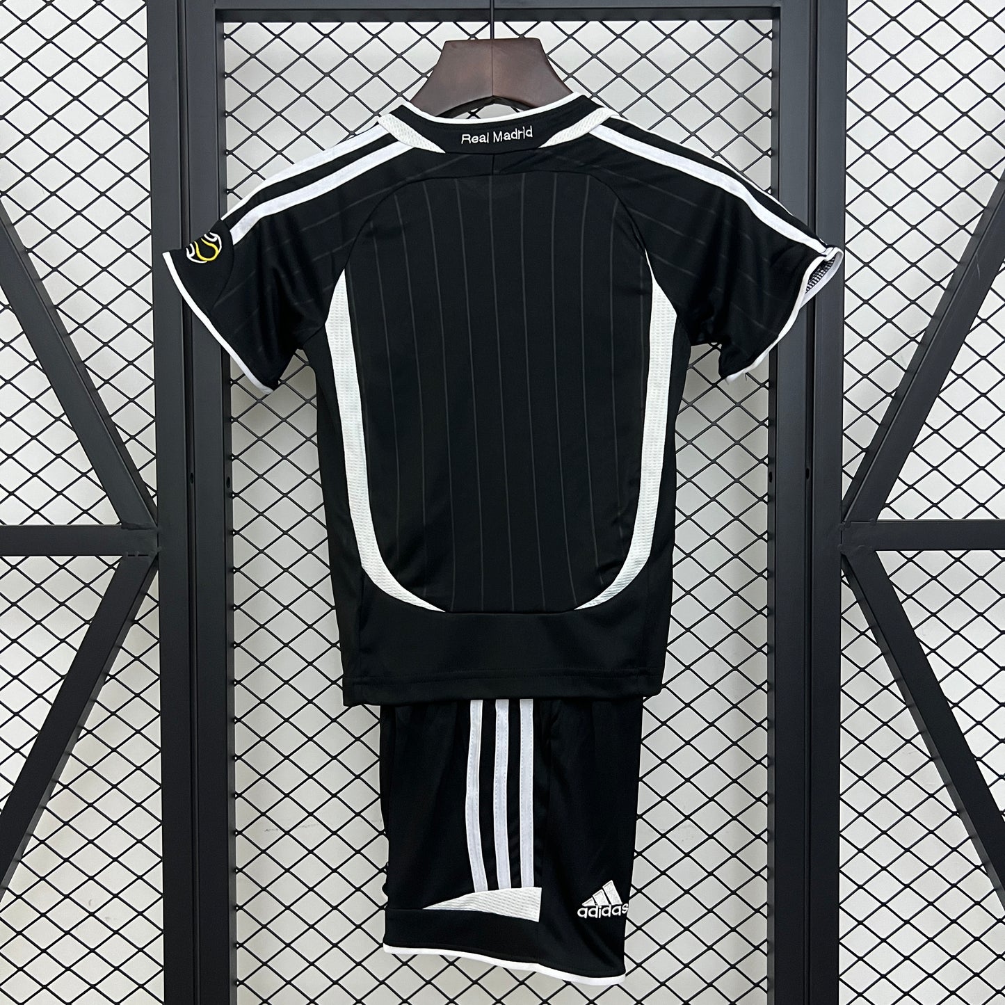Retro Real Madrid 06/07 Away Premium Kids Set